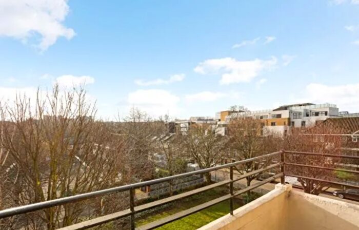 3 Bedroom Flat For Sale In Filey House, Usk Road, London, SW11