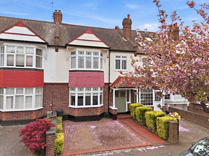 3 Bedroom House For Sale In Windsor Road, Wanstead, E11