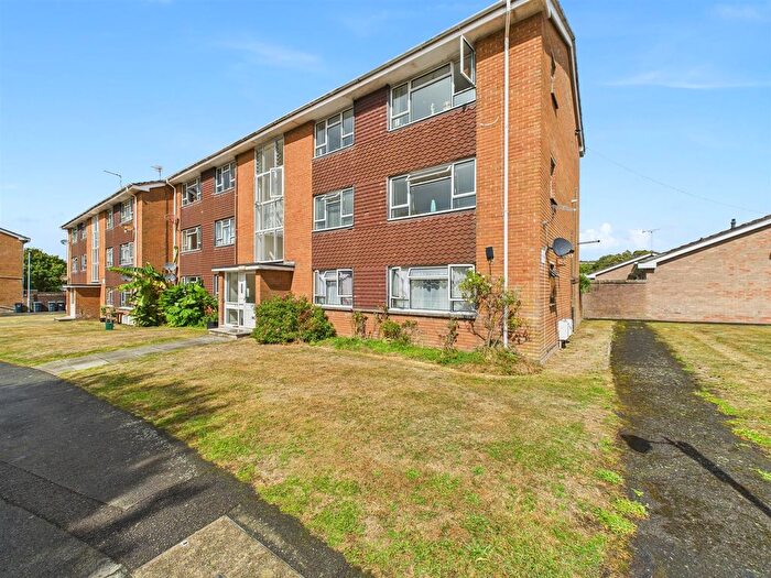 2 Bedroom Flat For Sale In Poyers, Wrafton, Braunton, EX33