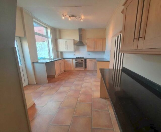3 Bedroom End Of Terrace House To Rent In Radclyffe Street, Mddleton, M24