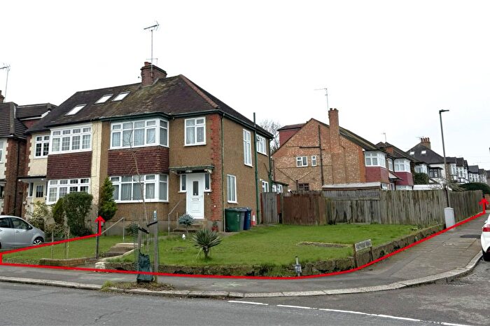 3 Bedroom Semi Detached House For Sale In Netherlands Road, Barnet, EN5