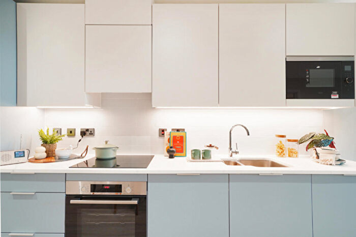 2 Bedroom Apartment To Rent In The Oakgate, KT22