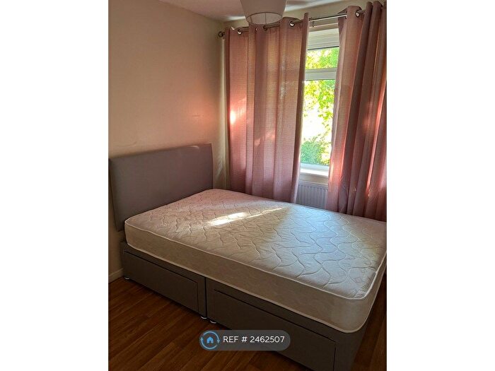 4 Bedroom Semi-Detached House To Rent In Keelers Way, Colchester, CO6