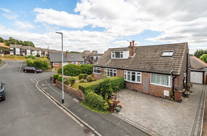 4 Bedroom Bungalow For Sale In Heather Grove, Leeds, West Yorkshire, LS13