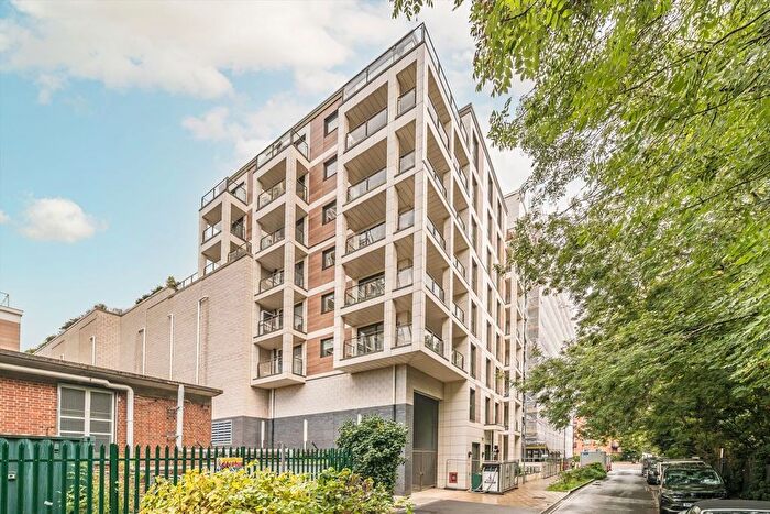 2 Bedroom Flat To Rent In Down Hall Road, Kingston Upon Thames, KT2