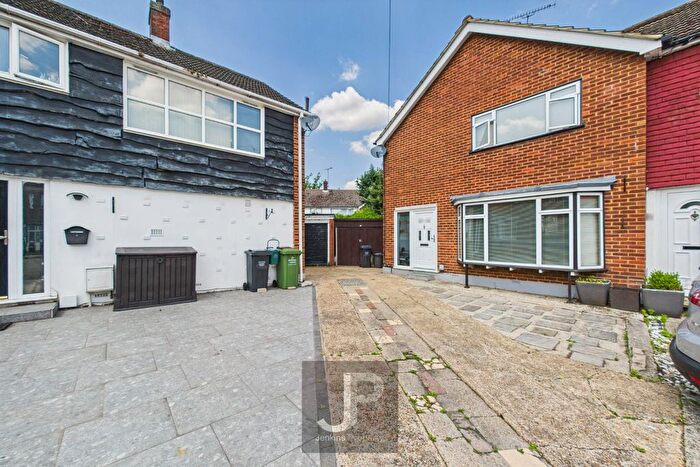 3 Bedroom Property For Sale In Newlands Road, Billericay, CM12