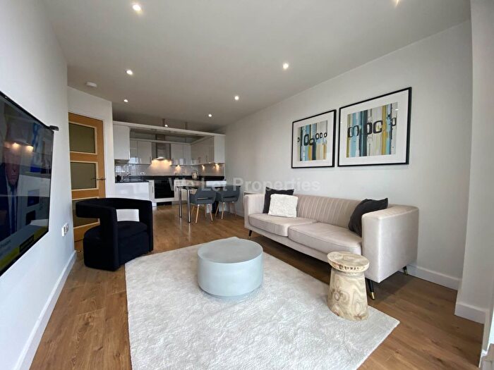 2 Bedroom Flat To Rent In Sovereign Point, Salford Quays, M50