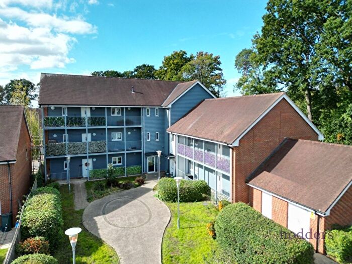 2 Bedroom Flat To Rent In Strawberry Fields, Addlestone, Surrey, KT15