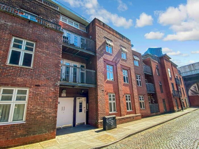 2 Bedroom Flat To Rent In Barton Street, Castlefield, Manchester, M3