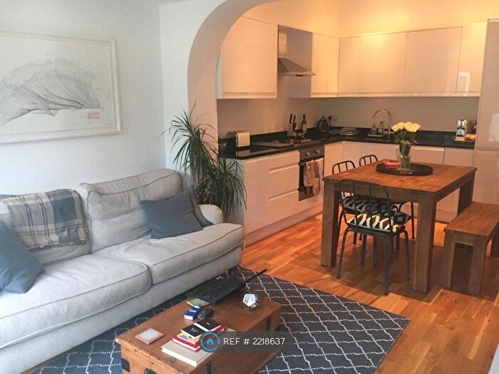 2 Bedroom Flat To Rent In Ferndale Road, London, SW4