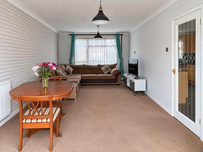 3 Bedroom Terraced House For Sale In Junction Road, BH16