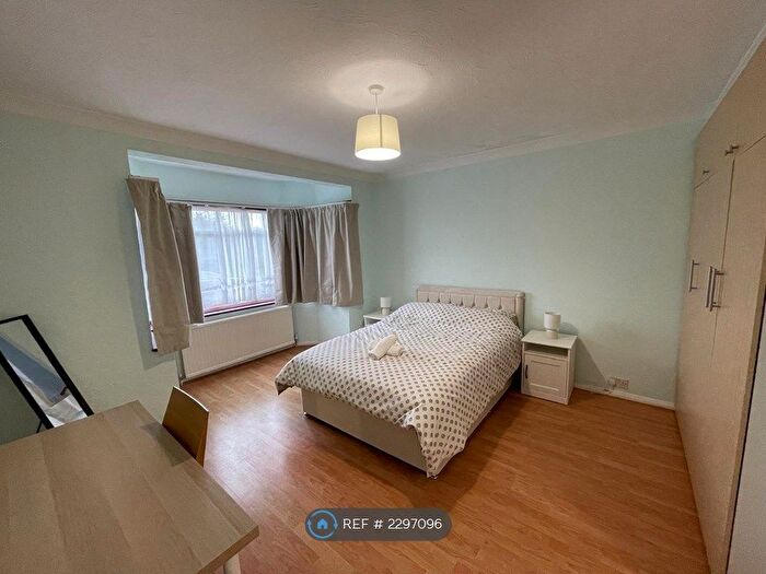 3 Bedroom Flat To Rent In Old Ruislip Road, Northolt, UB5
