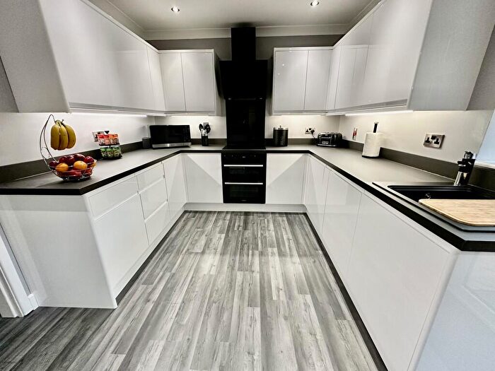 3 Bedroom Terraced House For Sale In Sycamore Grove, Cantley, Doncaster, DN4