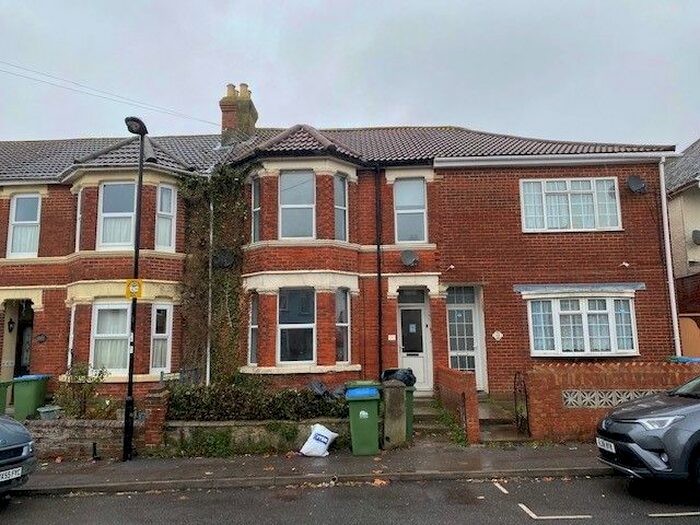 2 Bedroom Flat To Rent In Sholing Road, Southampton SO19