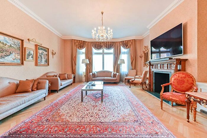 4 Bedroom Flat To Rent In Kensington Road, Kensington, London, W8