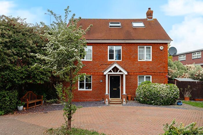 4 Bedroom Detached House For Sale In Monro Place, Epsom, KT19