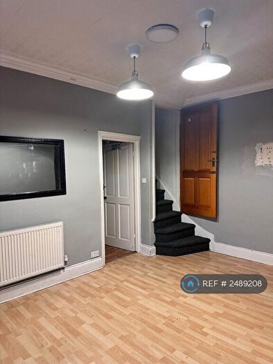 3 Bedroom Terraced House To Rent In Hollings Road, Bradford, BD8