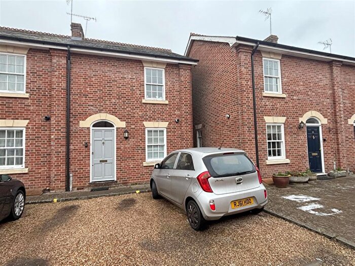 2 Bedroom Property To Rent In Lion Court, Hadleigh, IP7