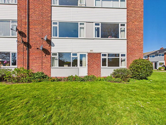 2 Bedroom Flat For Sale In Magdalen Court, Broadstairs, CT10