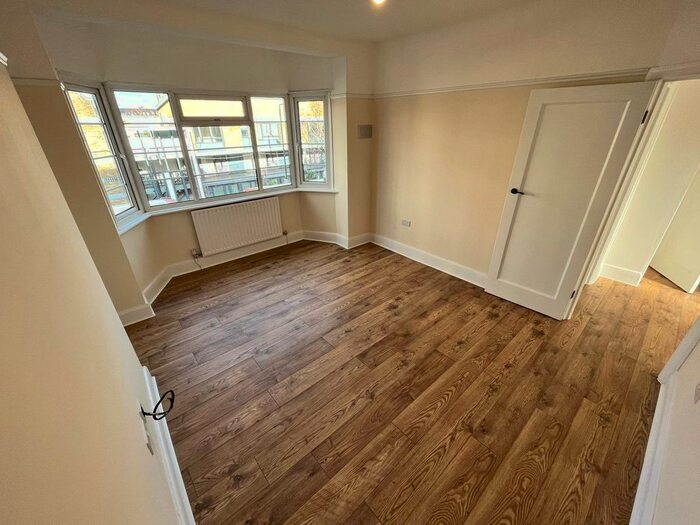 2 Bedroom Flat To Rent In Stockwell Park Walk, London, SW9