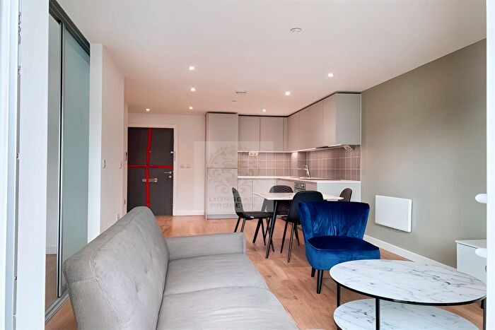 Apartment To Rent In Celeste House, NW9