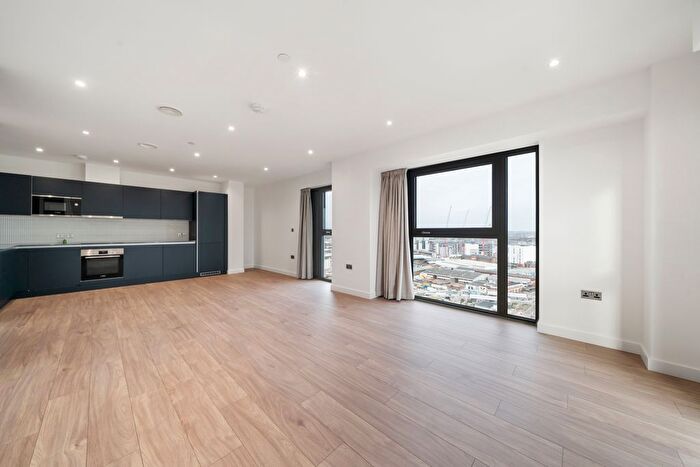 3 Bedroom Flat To Rent In Uncle Acton, Victoria Road, London, W3