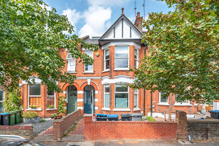 3 Bedroom Flat For Sale In Ridley Road, Kensal Rise, London, NW10