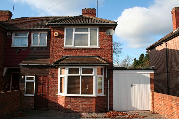 3 Bedroom Semi-detached House For Sale In Delamere Road, Hayes, UB4