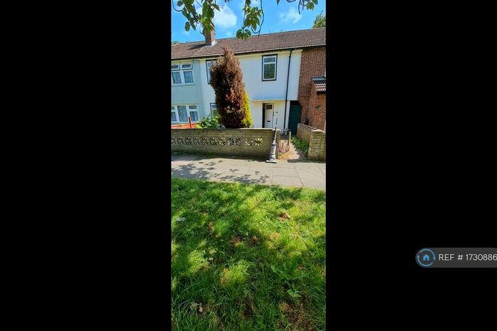 4 Bedroom Terraced House To Rent In Sheringham Avenue, Romford, RM7