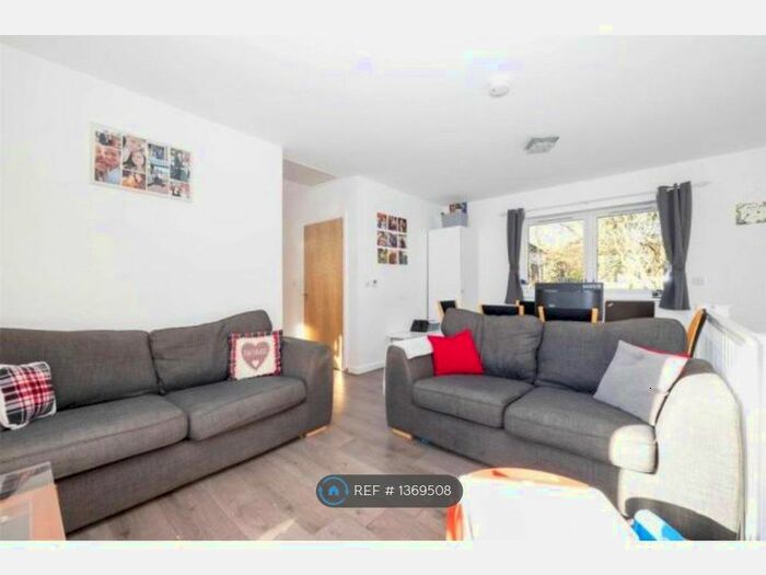 2 Bedroom Flat To Rent In Cygnet Close, Orpington, BR5