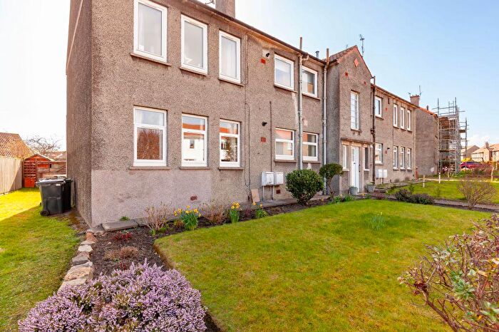 3 Bedroom Flat For Sale In / Silverknowes Crescent, Edinburgh, EH4
