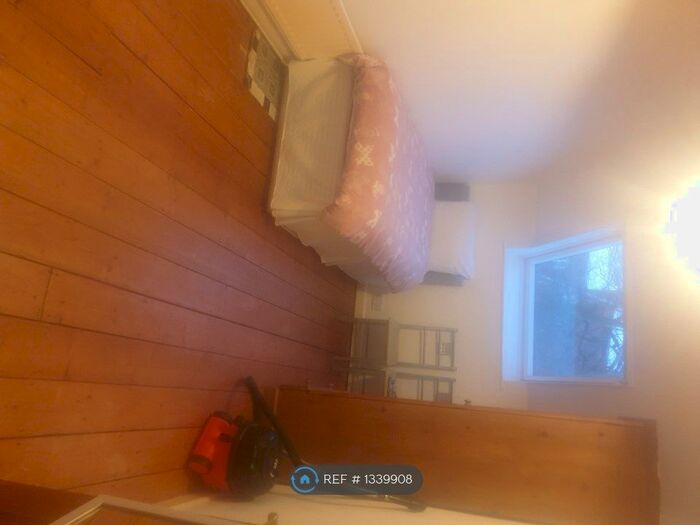 2 Bedroom Flat To Rent In Victoria Park, Weston-Super-Mare, BS23