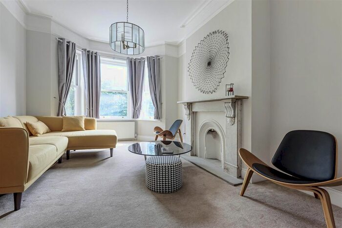 5 Bedroom Maisonette To Rent In Alma Road, Windsor, SL4