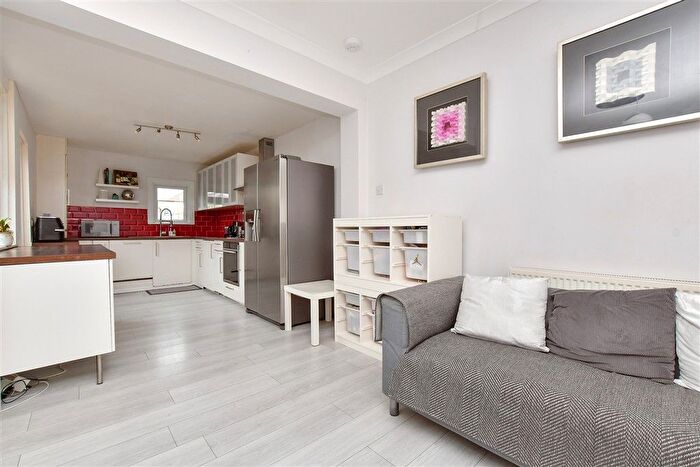 3 Bedroom Detached House For Sale In Rolleston Road, South Croydon, Surrey, CR2