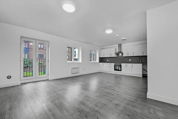 1 Bedroom Flat To Rent In Luton Road, Chatham, Kent., ME4