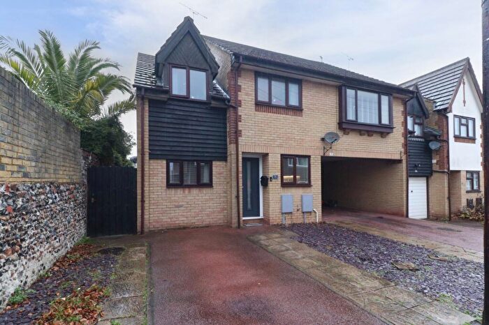 3 Bedroom End Of Terrace House For Sale In Livingstone Road, Broadstairs, CT10