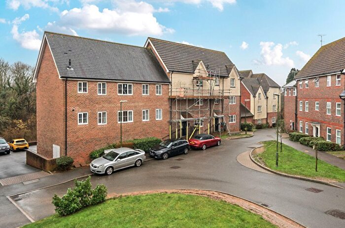 2 Bedroom Flat For Sale In Harwood Close, Codmore Hill, Pulborough, RH20