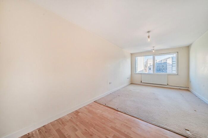 1 Bedroom Flat For Sale In Barrington Court, Wilton Road, London, SW1V