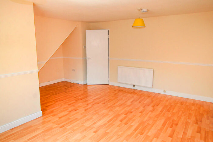 3 Bedroom Terraced House For Sale In Warneford Close, Toothill, SN5