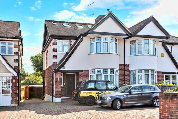 3 Bedroom Flat To Rent In Ridge Avenue, London, N21