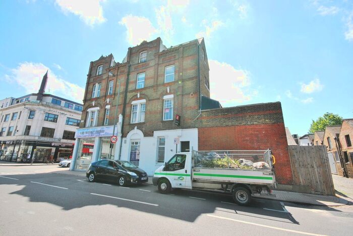 2 Bedroom Flat To Rent In Balham High Road, London, SW12