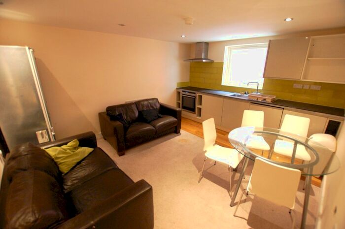 4 Bedroom Flat To Rent In Denby Street, Sheffield, South Yorkshire, S2