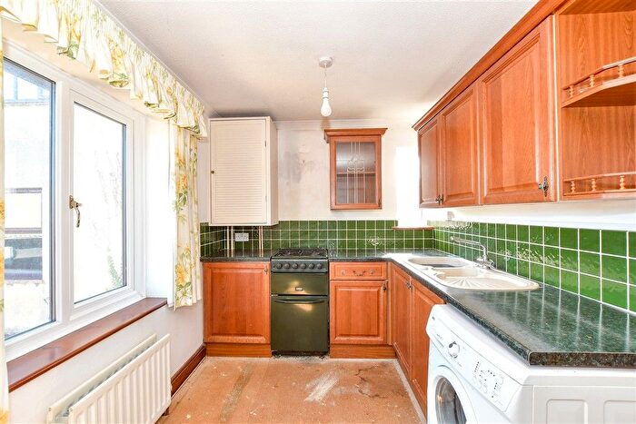 1 Bedroom Maisonette For Sale In Bowen Lane, Petersfield, Hampshire, GU31