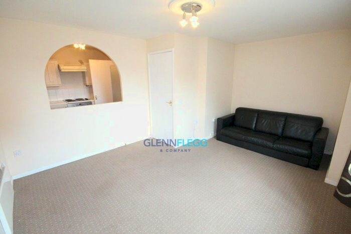 2 Bedroom Flat To Rent In Maplin Park, Langley, Slough, SL3