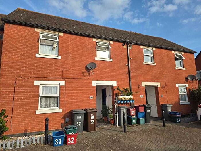 1 Bedroom Studio For Sale In Padbury Close, Bedfont, TW14
