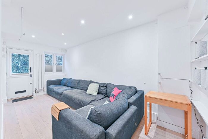 1 Bedroom Flat For Sale In Robert Burn Mews, Herne Hill, London, SE24