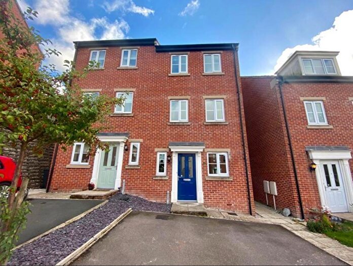 4 Bedroom Town House To Rent In East Street, Doe Lea, S44