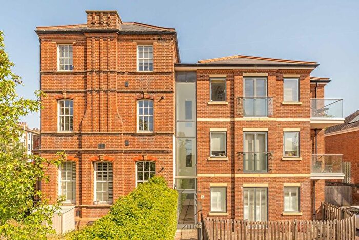 2 Bedroom Flat To Rent In Trinity Crescent, London, SW17