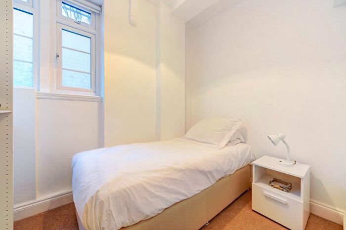 2 Bedroom Flat For Sale In Chatsworth Court, Pembroke Road, London, W8