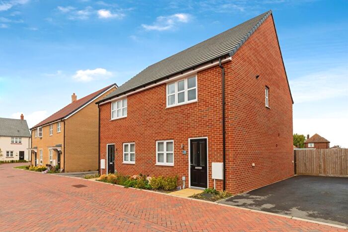 2 Bedroom Semi-Detached House For Sale In Binyon Gardens, Stotfold, Hitchin, SG5